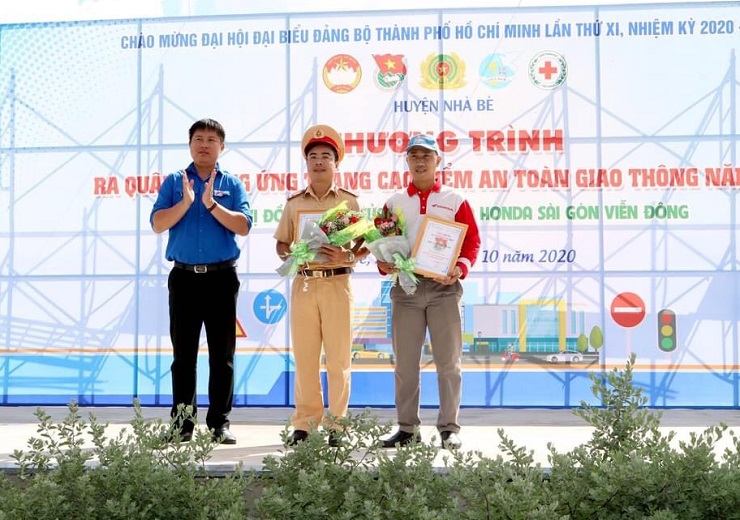 RA QUÂN HƯỞNG ỨNG THÁNG CAO ĐIỂM ATGT TẠI HUYỆN NHÀ BÈ